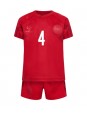 Otroški Nogometna dresi replika Danska Simon Kjaer #4 Domači SP 2022 Kratek rokav (+ hlače)